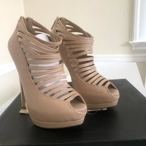 Nude heels in great condition. Only wore on 2 occasions.